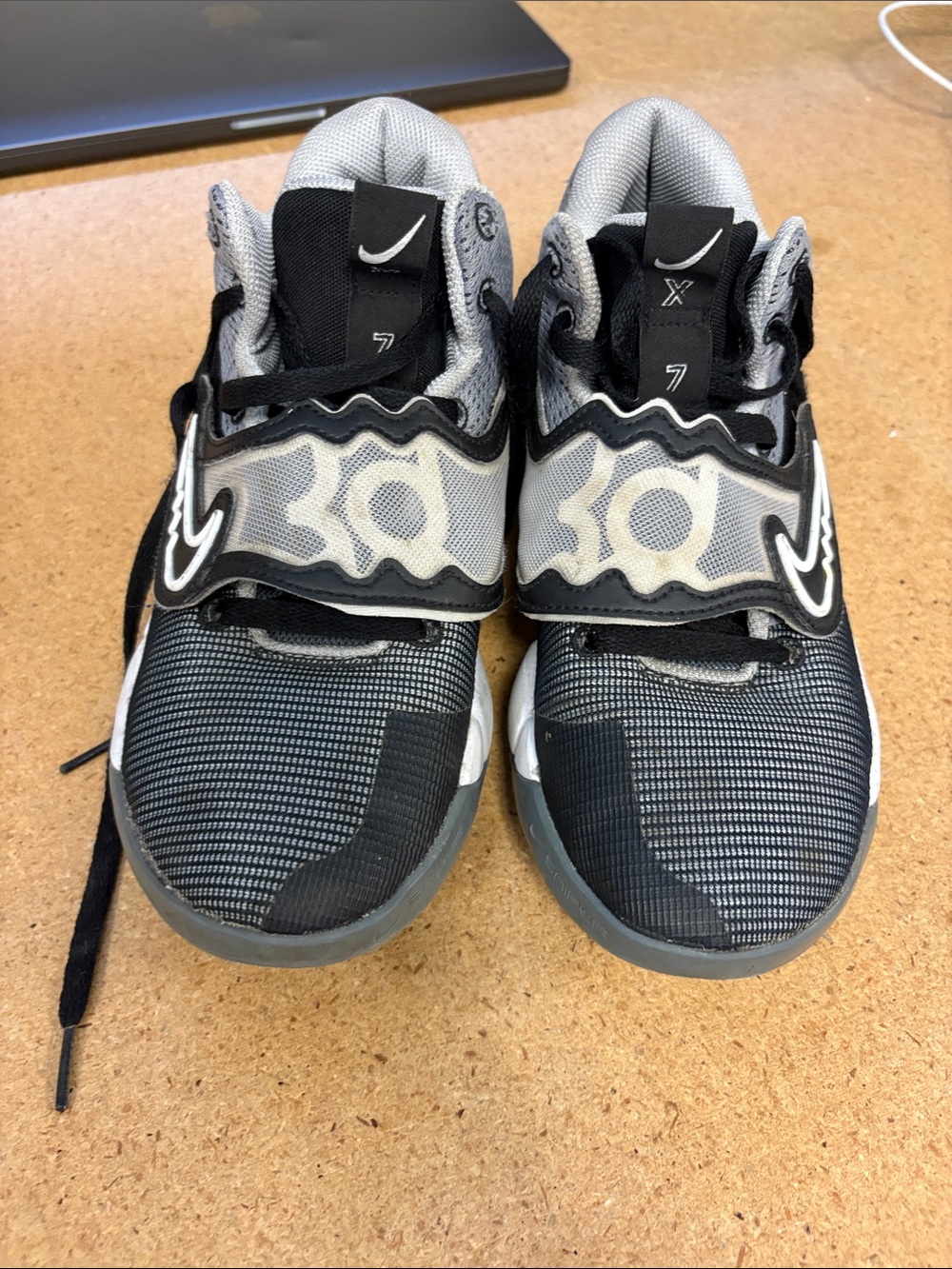 Nike KD Trey 5 X Wolf Grey Size 8.5 DD9538-008 Black White Excellent Pre-owned